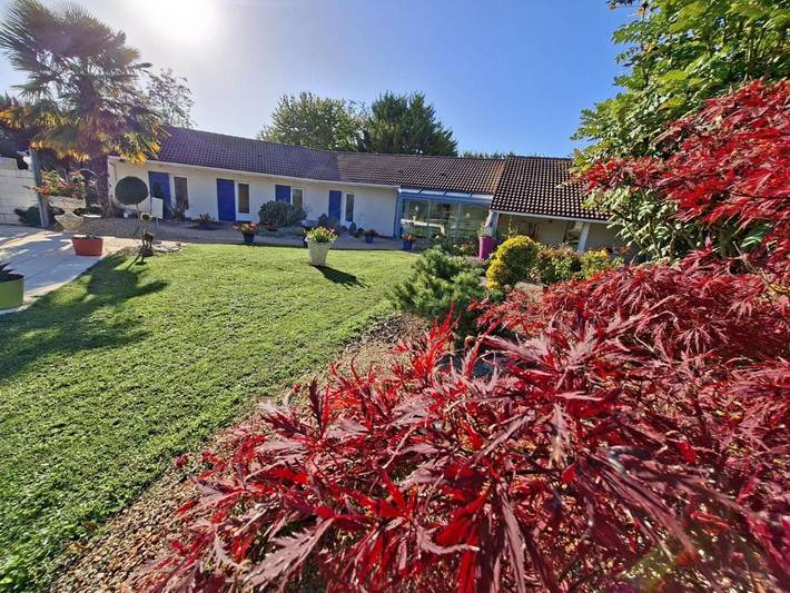 Maison d’hôte pour 3 personnes, avec Terrasse et Jardin ainsi que Piscine et Vue
