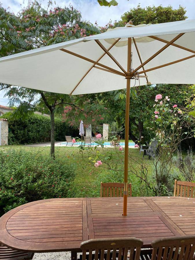 Location de vacances pour 8 personnes, avec jardin et piscine à Thairé - 3
