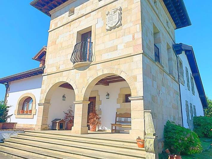 Casa rural para 21 personas, con piscina además de vistas y jardín en Comarca de Santander - 2