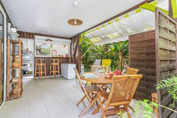 Location de vacances pour 3 personnes, avec terrasse à Rivière-Salée