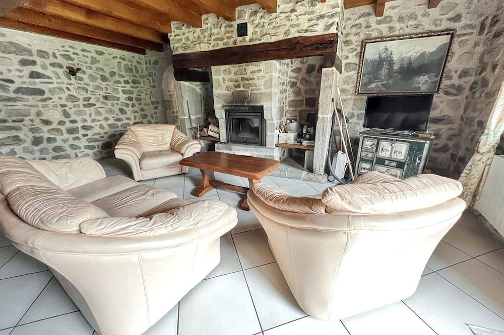 Homerez - Maison chaleureuse à Lanobre avec jardin in Lanobre, Parc naturel régional des Volcans d'Auvergne