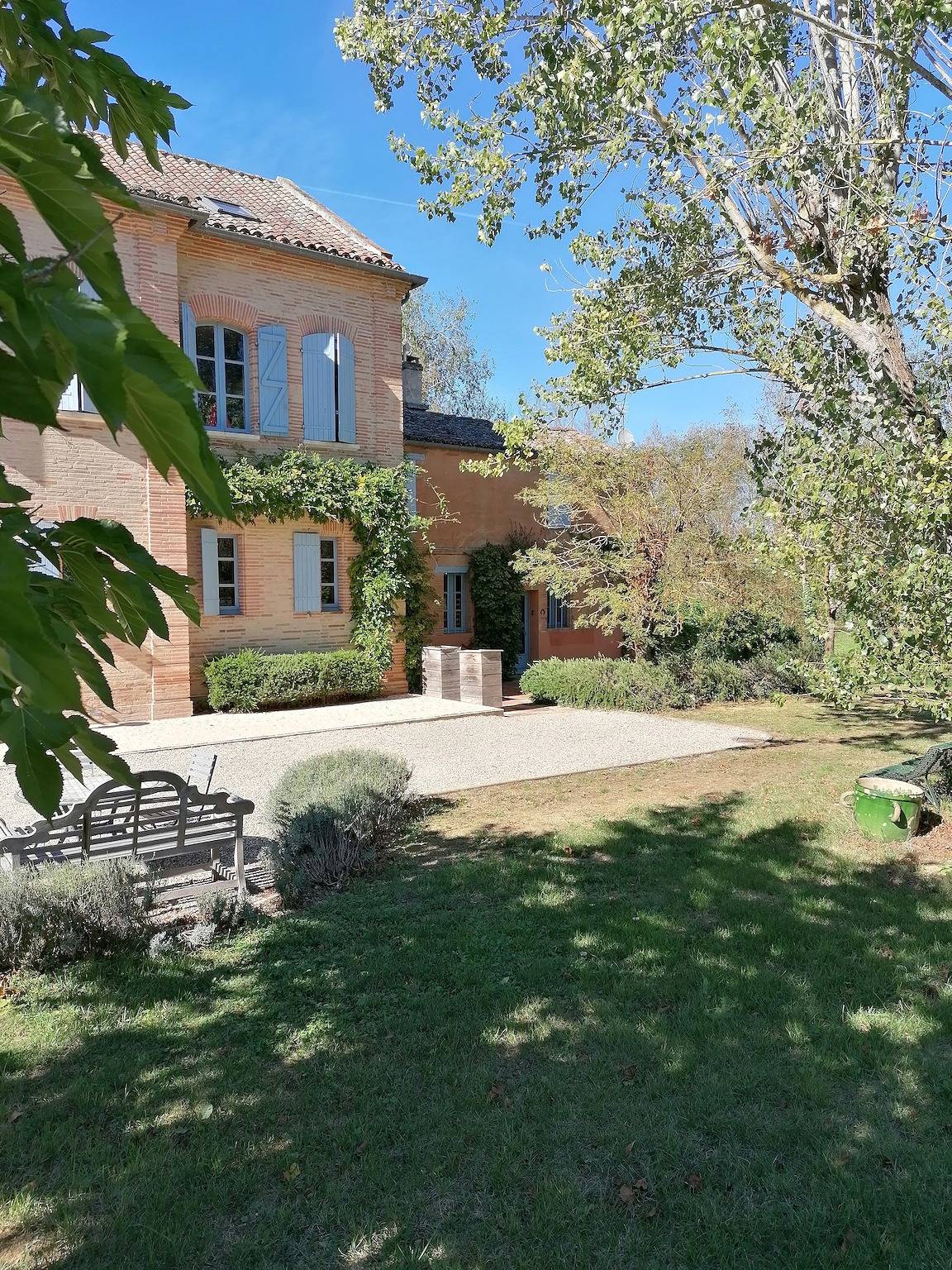 Domaine roujos - Pastel in Beaumont-de-Lomagne, Tarn-et-Garonne