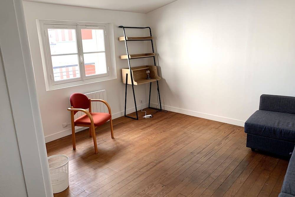 Appartement entier, Studio rénové proche Paris in Montreuil, Seine-Saint-Denis