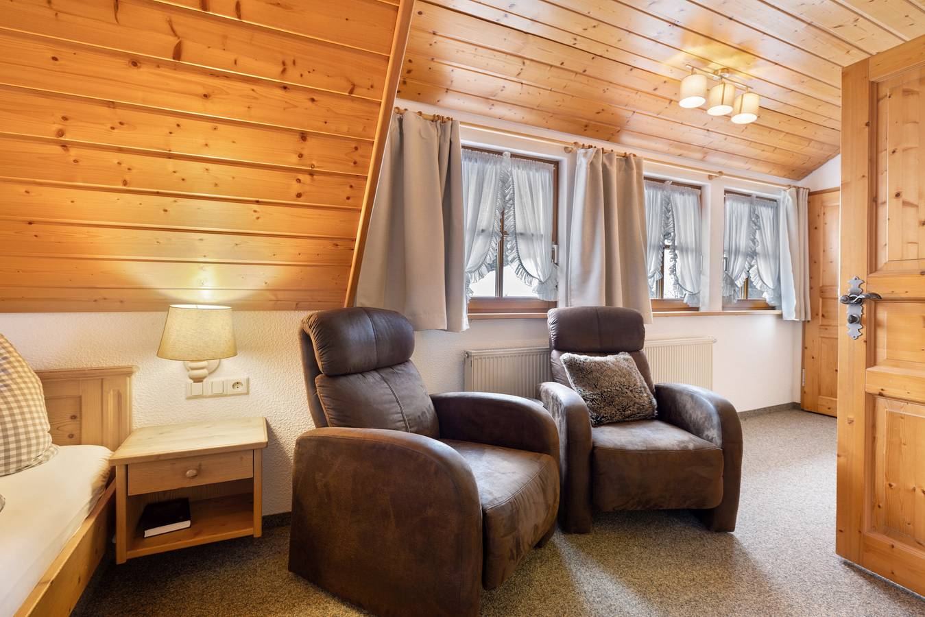 Zimmer 'Doppelzimmer 7' mit Bergblick, Gemeinschaftsterrasse und Wi-Fi in Alpirsbach, Kinzigtal