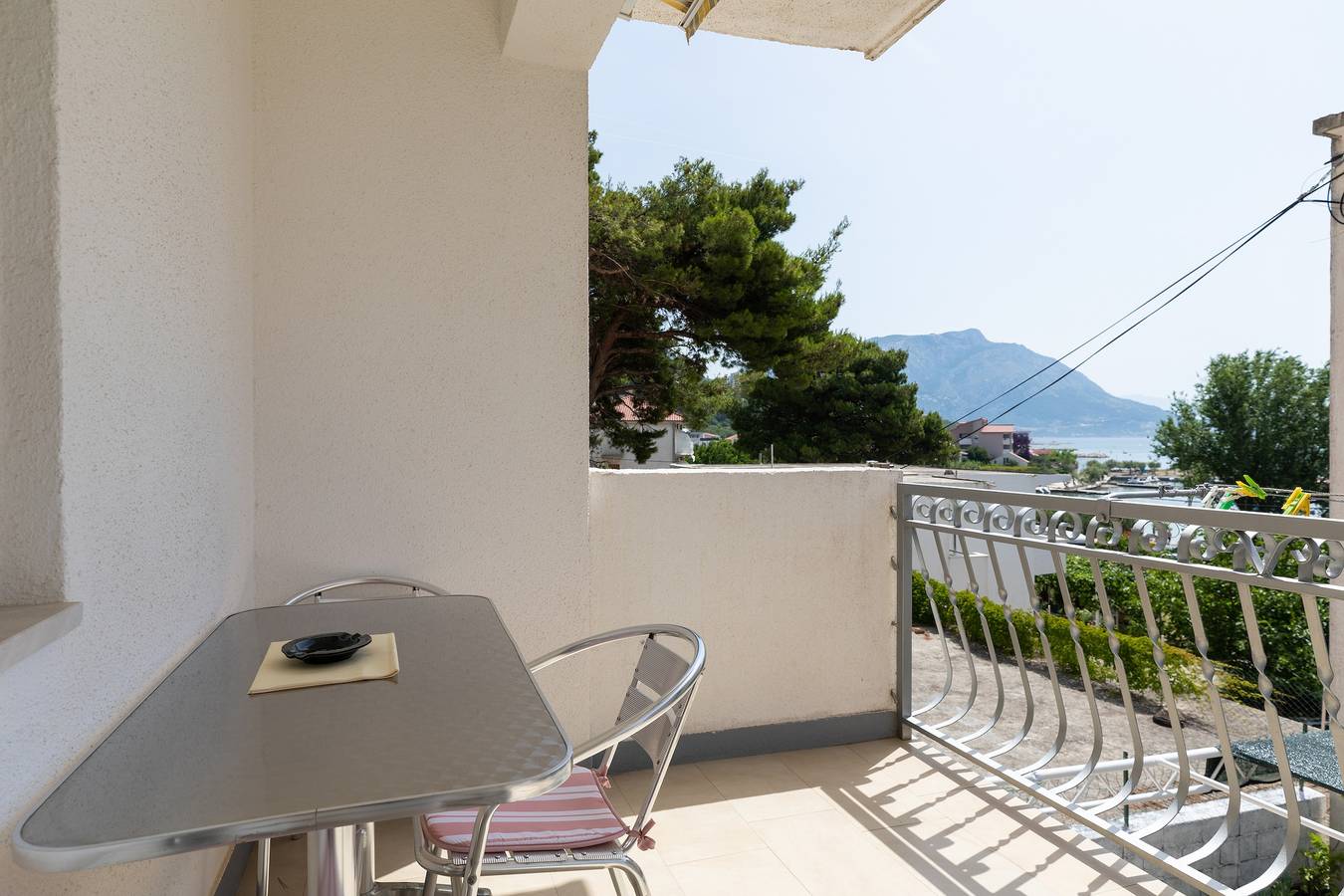 Ganze Wohnung, 2-Zimmer-Ferienwohnung mit Terrasse und Meerblick Duce (Omis) A-2992-a in Dugi Rat, Omis-Riviera