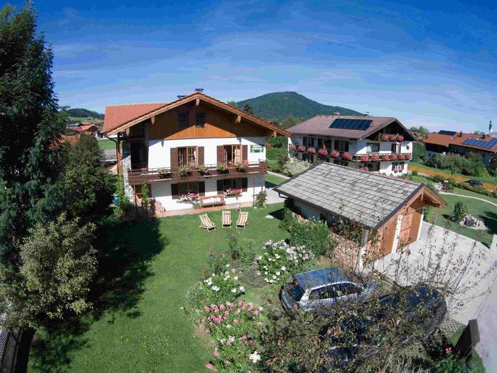 Ganze Ferienwohnung, Ferienwohnungen Waldherr (Adlgasser Wirtsfamilie) - Chiemgau Karte - Ferienwohnung Freizeit für 4 Erwachsene und 1 Kind, 2 Schlafzimmer, 60 m² in Inzell, Bayerische Alpen