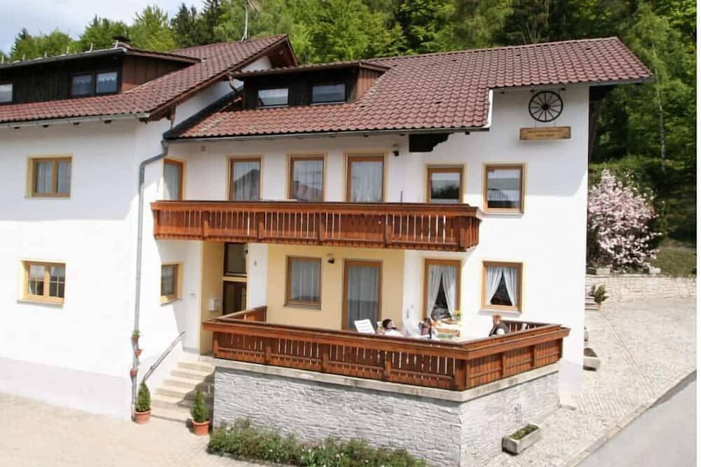 Ganze Wohnung, Fewo mit Balkon für 2 Personen mit Frühstück möglich in Wegscheid, Passauer Land