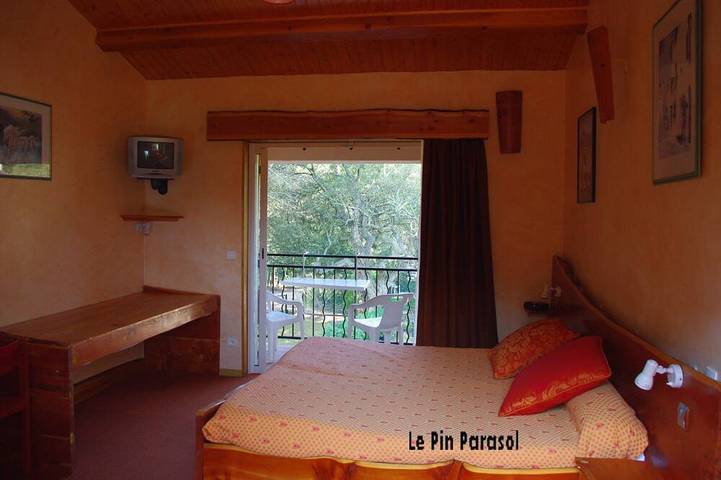 Gîte pour 10 personnes, avec balcon et jacuzzi ainsi que piscine et jardin à Roquebrune-sur-Argens - 2