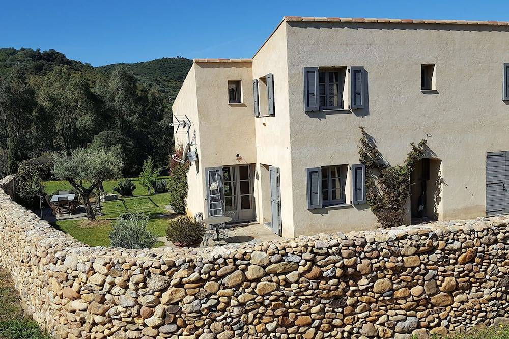 Casa Rosumarinu *** flooded with the scent of the maquis in Calenzana, Région de Calvi