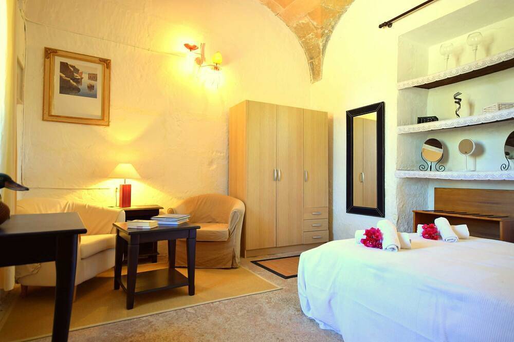 785884 Historic Finca Son Costa in Montuïri, Majorca Center