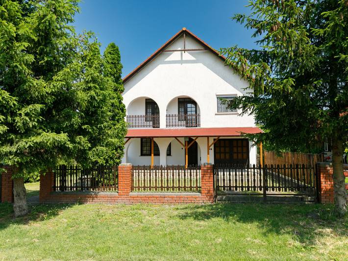 Ferienhaus für 12 Personen, mit Garten und Balkon sowie Sauna in Balatonfenyves