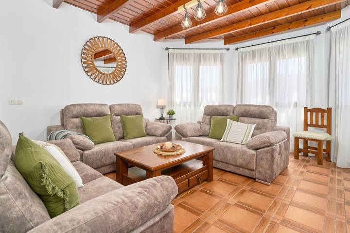 Chalet 'Villa Javier En Sayalonga' avec vue sur la montagne, Wi-Fi et climatisation in Sayalonga, Cordillera Penibética