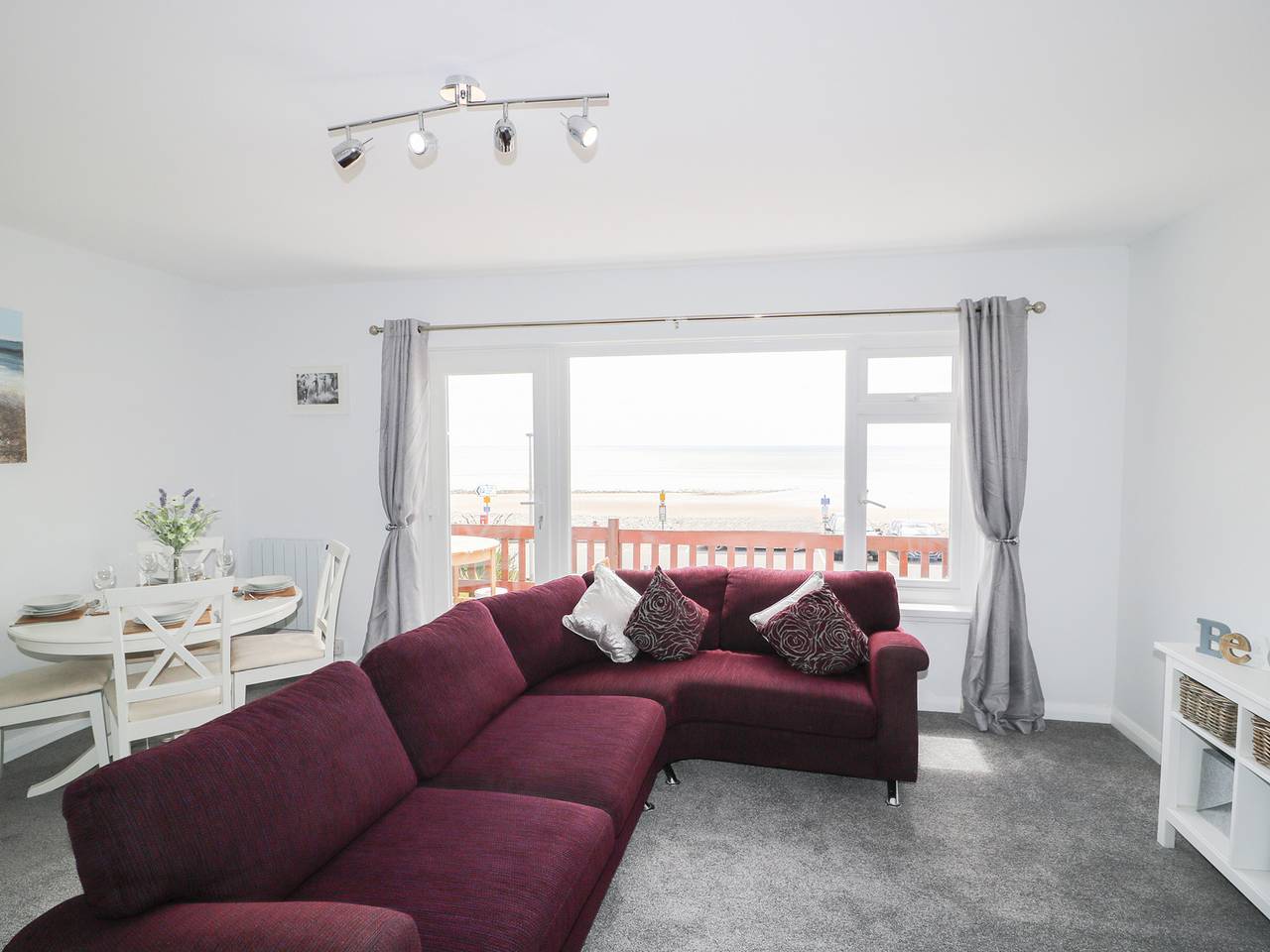 Entire apartment, The Cartwheel in Amroth, Pembrokeshire