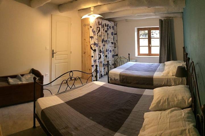 Gîte pour 11 personnes, avec terrasse et jardin, animaux acceptés à Arlempdes - 2