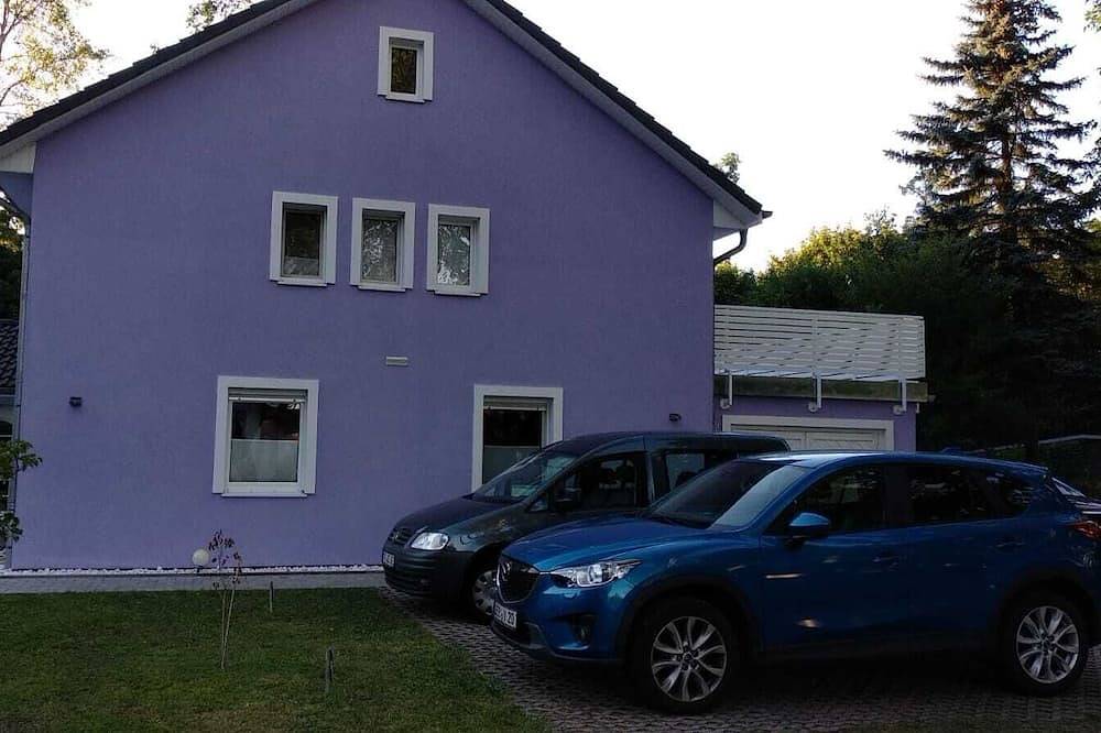Ganze Wohnung, Salz-Ferienwohnung Eichhörnchen zwischen Wald & See in Bad Saarow, Scharmützelsee