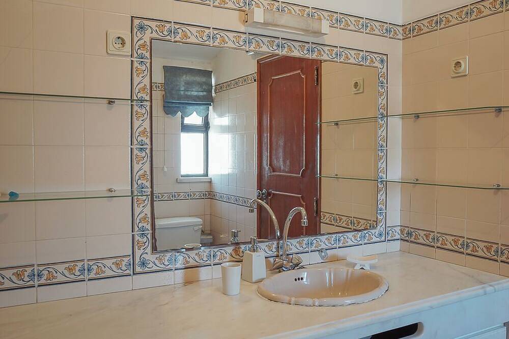 Quentao Red Villa, Quarteira, Algarve in Quarteira, Distrito de Faro