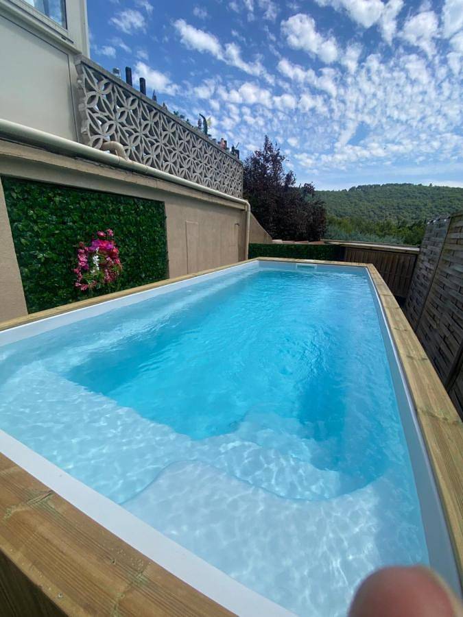 Chambre d’hôte pour 2 personnes, avec piscine ainsi que terrasse et sauna