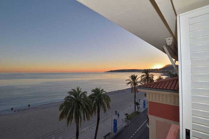 Vacation rental for 5 people, with yard in Menton