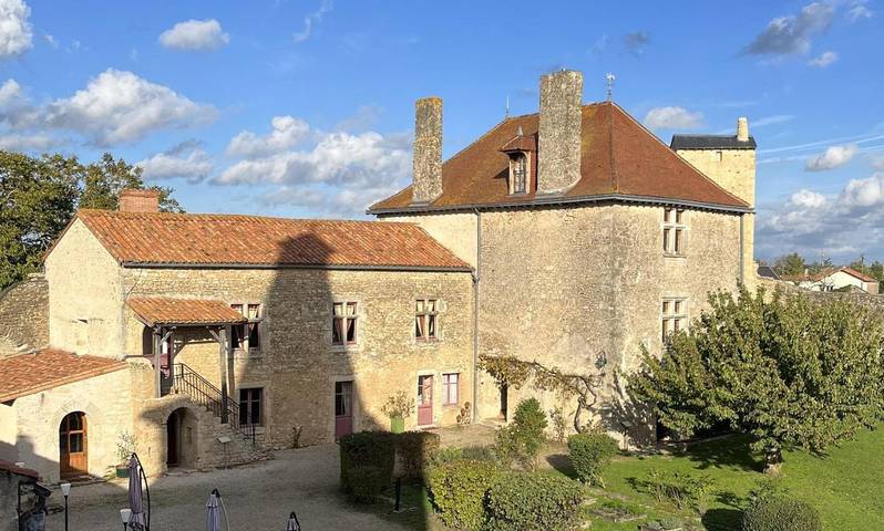 Chambre d’hôte pour 2 personnes, avec vue et jardin dans Abbaye Saint Pierre d'Airvault