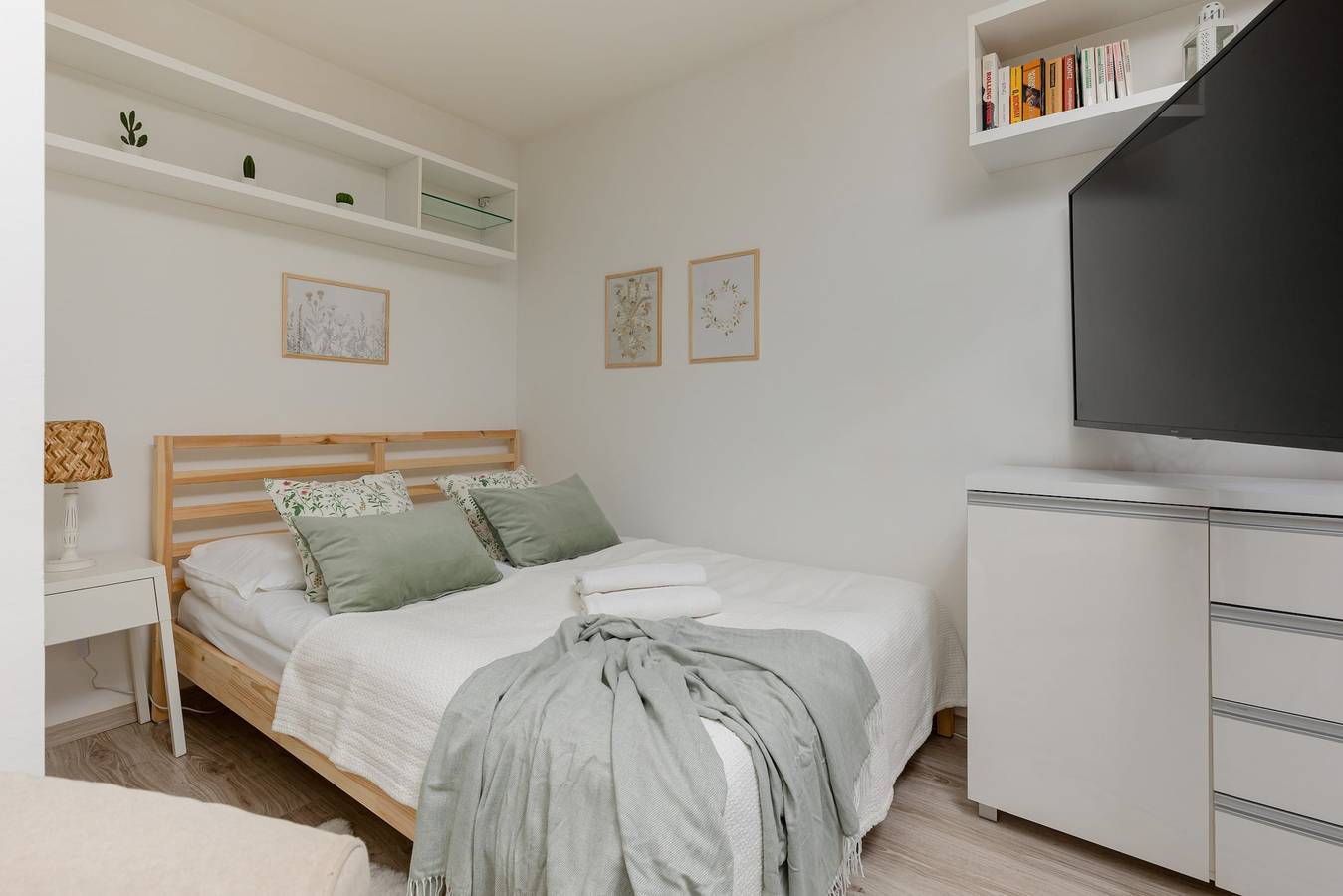 Cały apartament wypoczynkowy, Bright Studio with Balcony | Tranquil Zoliborz in Żoliborz, Warszawa