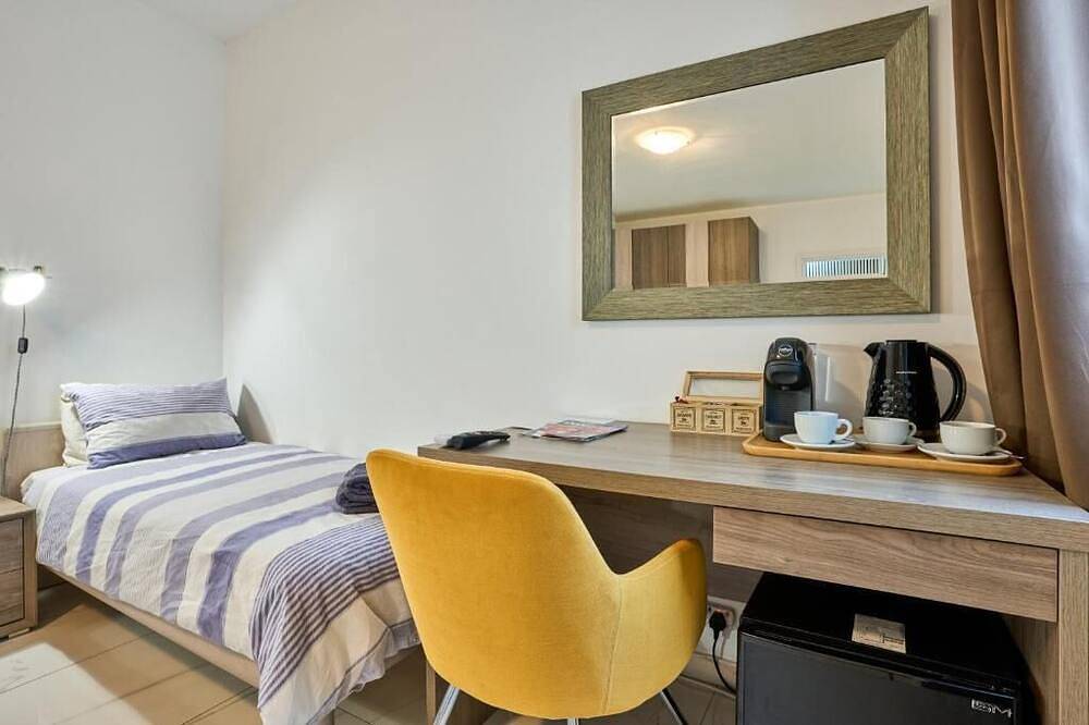 Il-Girna- Modern Seaside Accommodation-Comfort Triple Room in Marsaskala, Malta Island