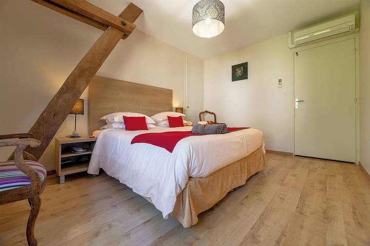 Gîte pour 2 personnes, avec jardin et jacuzzi ainsi que sauna et piscine, animaux acceptés à Ajat - 2