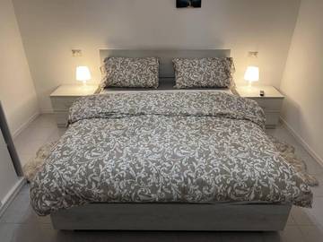 Gîte pour 3 personnes, avec terrasse à Fornoue