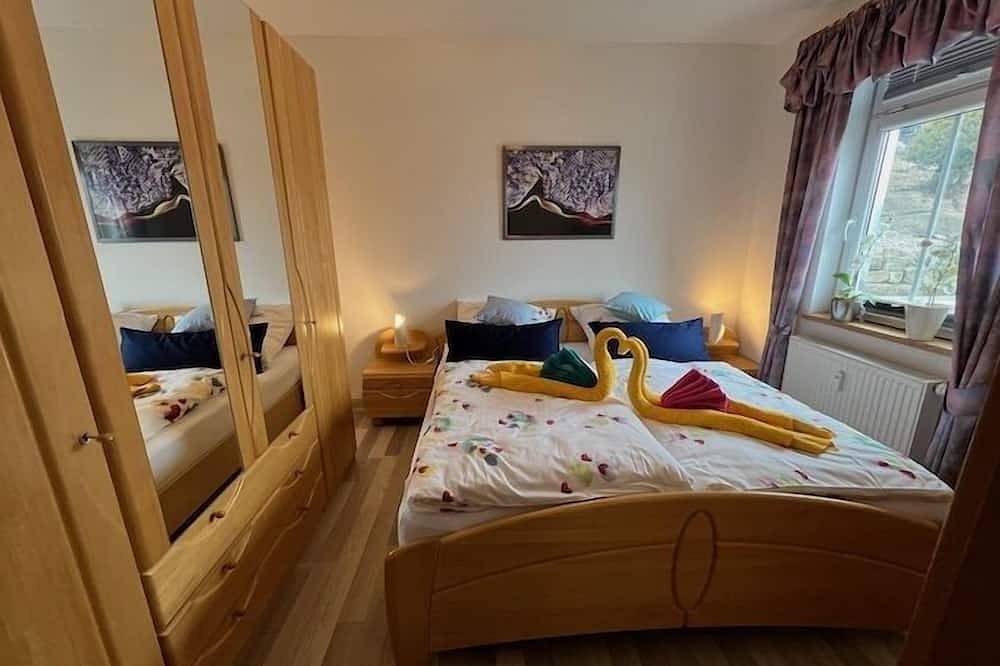 Ganze Wohnung, Ferienwohnung mit 75 qm Wohnfläche im Erdgeschoss in Sonneberg, Region Sonneberg