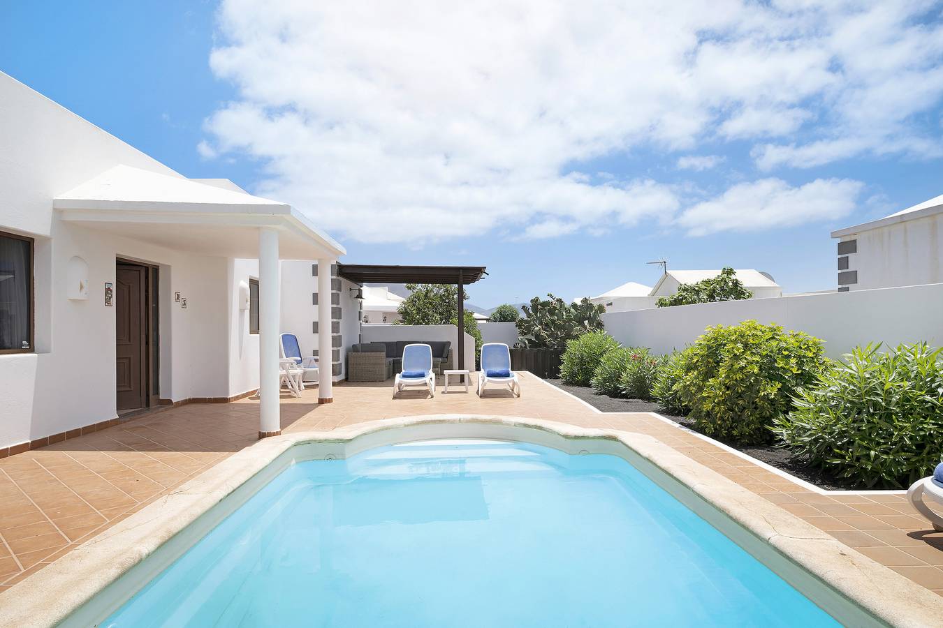 Villa Casa Calma with Mountain View, Pool and Wi-Fi in Playa Blanca, Yaiza