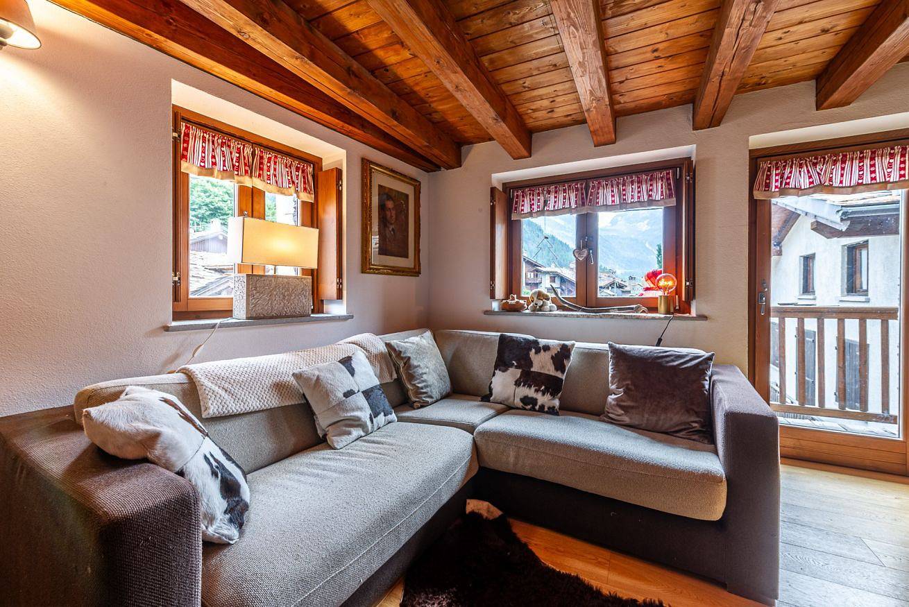 Entire apartment, 0748 - Petit Chalet Anna - Refuge in the middle of the mountains in La Thuile (town), La Thuile
