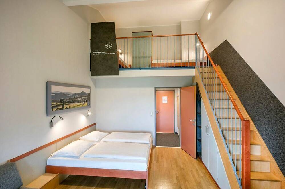 Fünfbettzimmer mit Balkon - Jufa Hotel Vulkanland*** in Südoststeiermark, Gnas