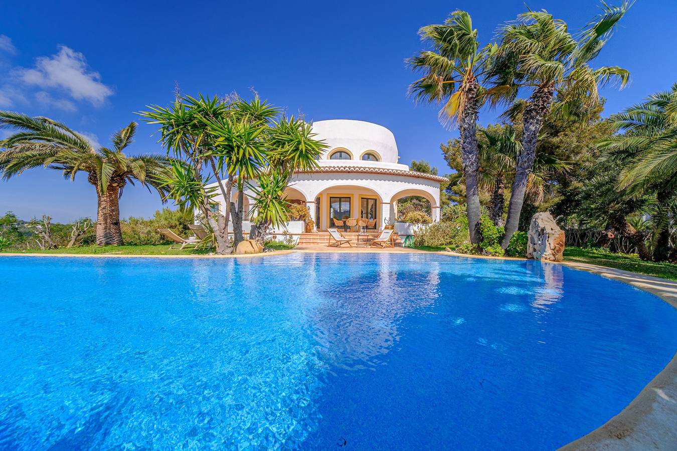 Holiday Home 'Gran Villa En Jávea - Granadella' with Sea Views, Wi-Fi & Air Conditioning in Granadella, Jávea