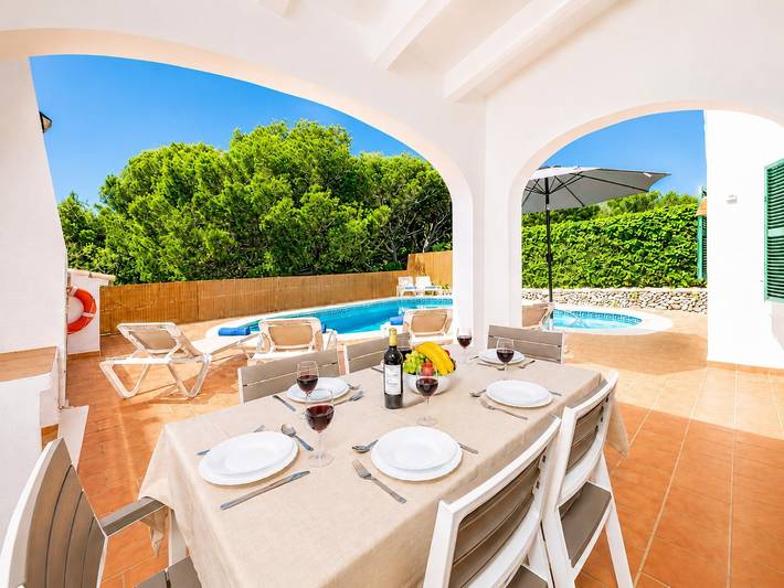 Villa pour 6 personnes avec terrasse in Arenal d'en Castell, Es Mercadal