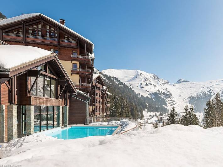 Chalet pour 6 personnes, avec sauna et jacuzzi ainsi que piscine et terrasse, animaux acceptés dans Flaine