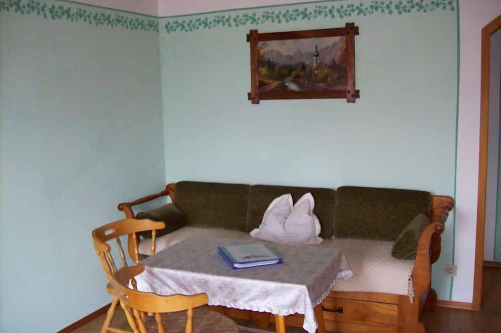 Ganze Wohnung, Ferienwohnung 50m², 2. Stock, 1 Schlafzimmer, Wohn/Schlafzimmer, Tv, Balkon in Frasdorf, Chiemsee