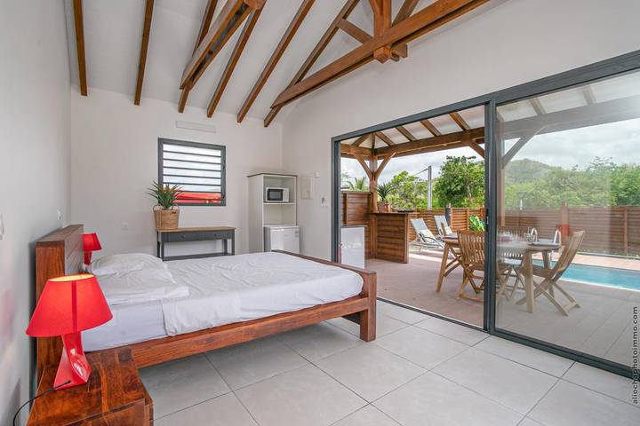 Gîte pour 2 personnes, avec jardin ainsi que piscine et terrasse en Martinique - 4