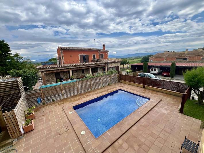 Location de vacances pour 11 personnes, avec jardin à Peralada