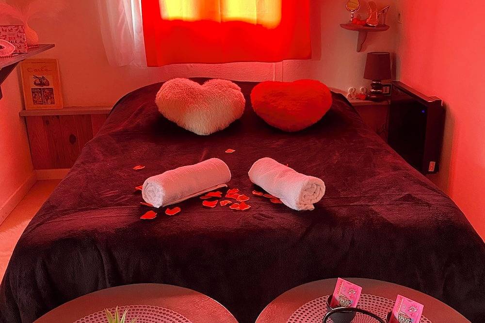 Chalet Couple Avec Jacuzzi Privatif in Guillestre, Écrins National Park