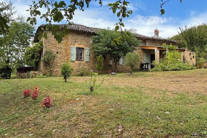 Location de vacances pour 9 personnes, avec jardin et terrasse à Saint-Aubin-de-Nabirat
