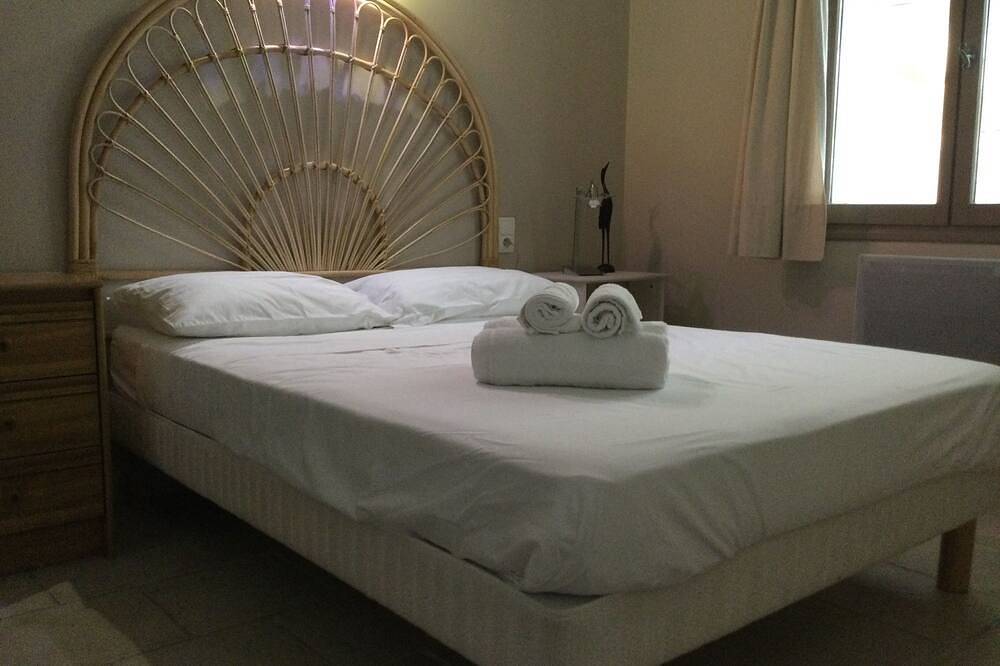 Propiedad en la provincia de Vaucluse: Infinity piscina / jacuzzi / Vista in L'Isle-sur-la-Sorgue, Vaucluse