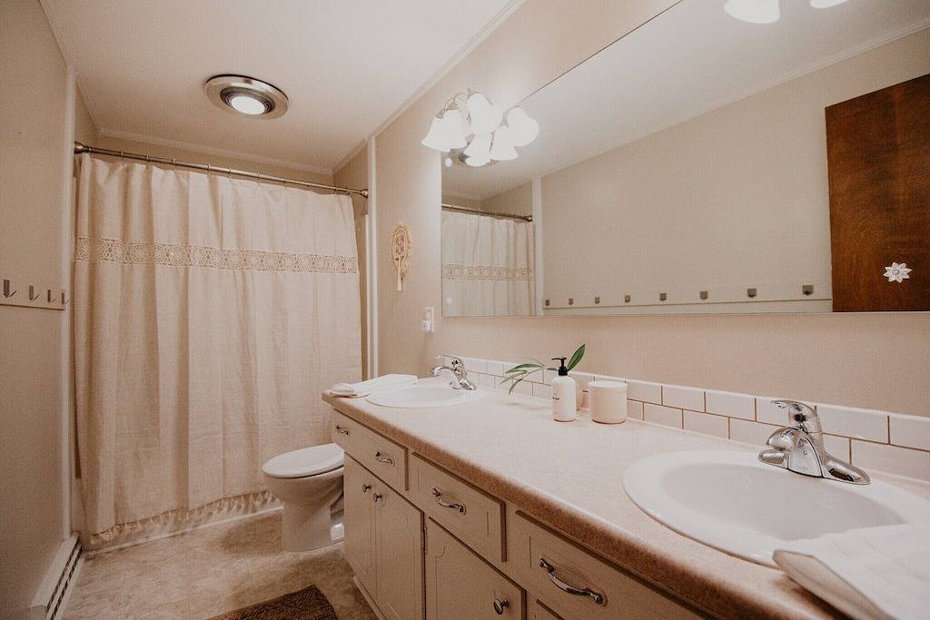 River Retreat, River Retreat, Fenced Backyard, Peaceful in River Falls, Pierce County (WI)