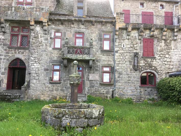 Maison d’hôte pour 3 personnes, avec terrasse ainsi que jardin et vue à Besse-et-Saint-Anastaise - 4