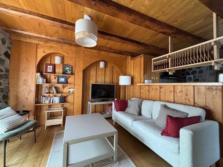 Location de vacances pour 6 personnes, avec terrasse dans Office De Tourisme Du Pays De Murat Sud Auvergne - 3