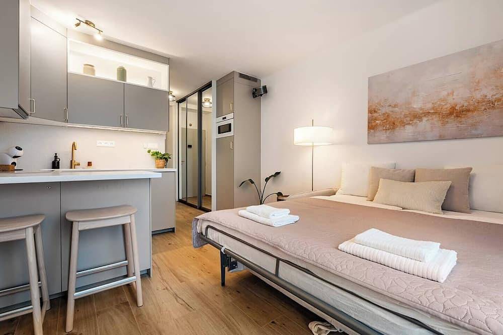 Ganze Wohnung, New Bright & Quiet Central Studio – Top Floor in Bratislava, Bratislava und Umgebung