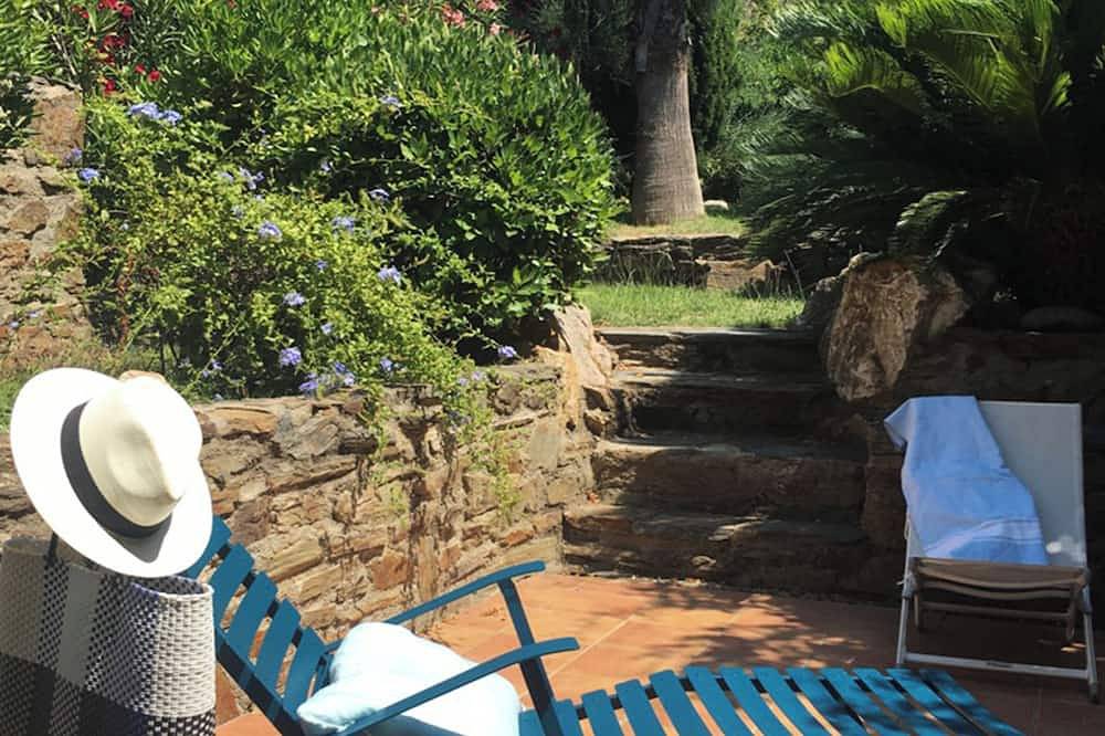 Villa in einem mediterranen Garten, 300 m vom Strand und Geschäften entfernt in La Côte Vermeille, Collioure