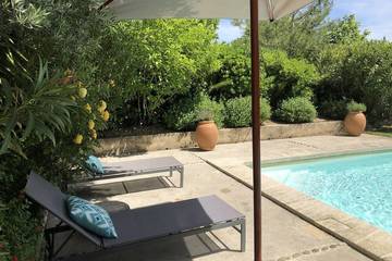 Gîte pour 2 personnes, avec jardin et piscine à Villeneuve-lès-Avignon