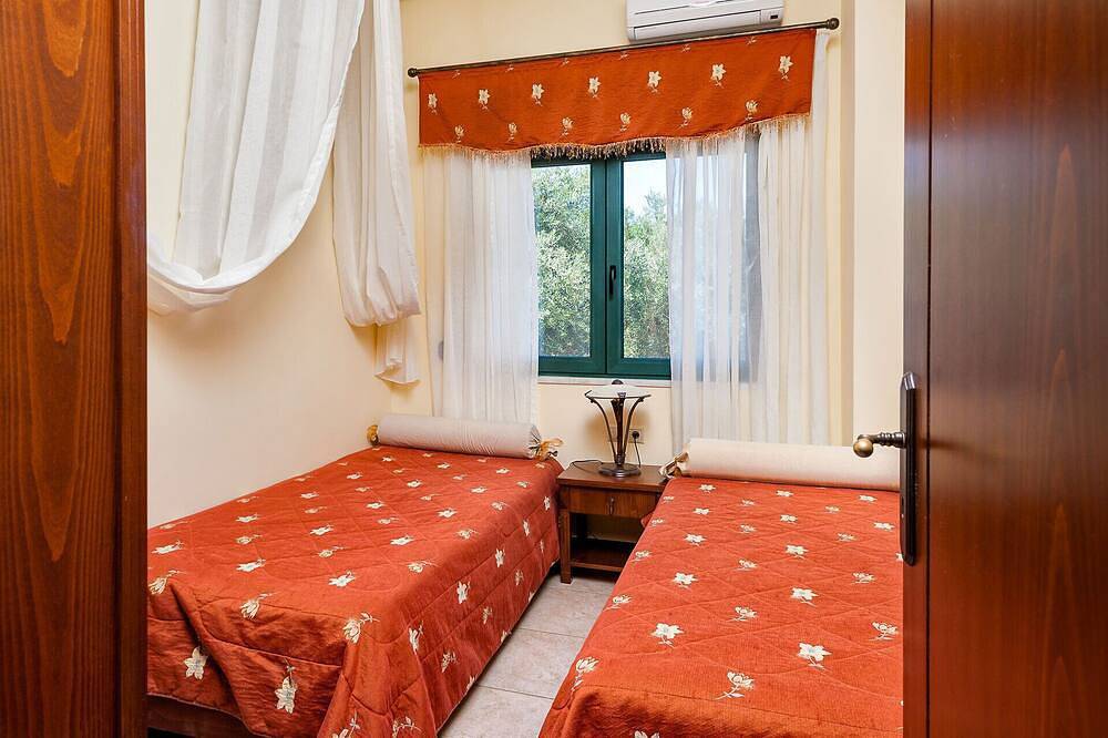 Piscina privada ★ Gran jardín ★ Wifi ★ 2 minutos en coche a la playa ★ 3 habitaciones in Daratsos, Region de Chania