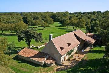 Agriturismo pour 14 personnes, avec jardin et jacuzzi à Eyzerac