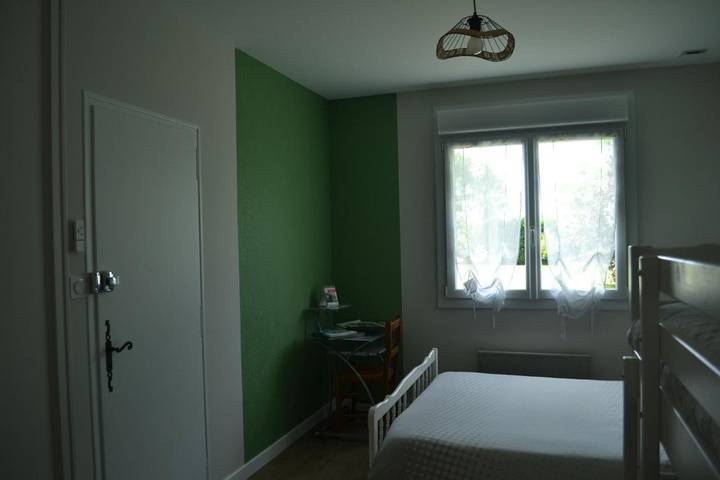 Location de vacances pour 5 personnes, avec terrasse ainsi que vue et jardin à Mouchamps - 4