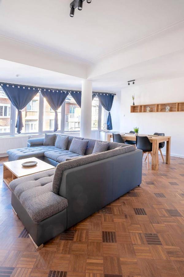 Appartement de vacances pour 4 personnes, avec Balcon ainsi que Terrasse et Vue à Charleroi